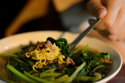 Mì tôm đặc biệt trong lòng Phố cổ